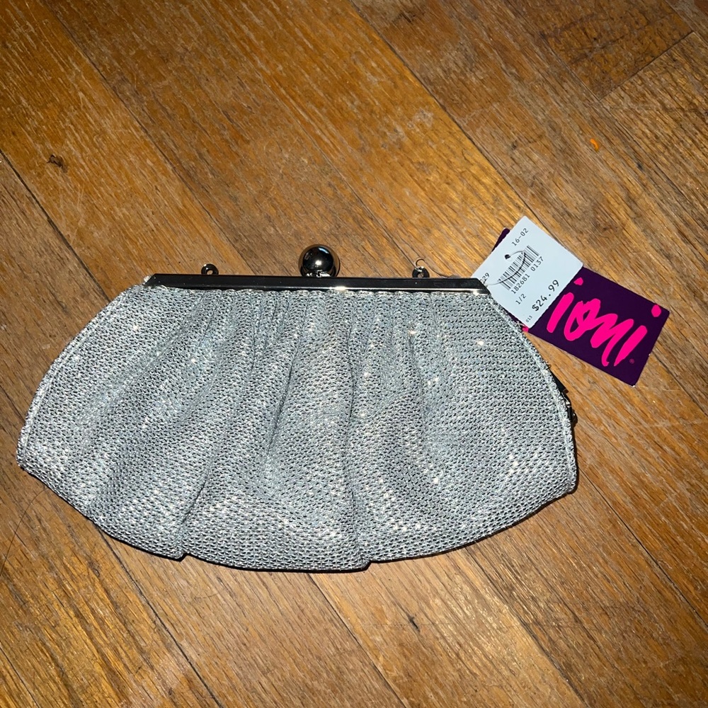 Fioni Silver Clutch